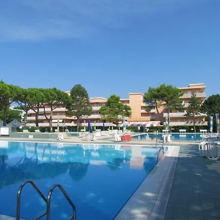 Apartment Homely Apartment With Shared Pools - Beahost