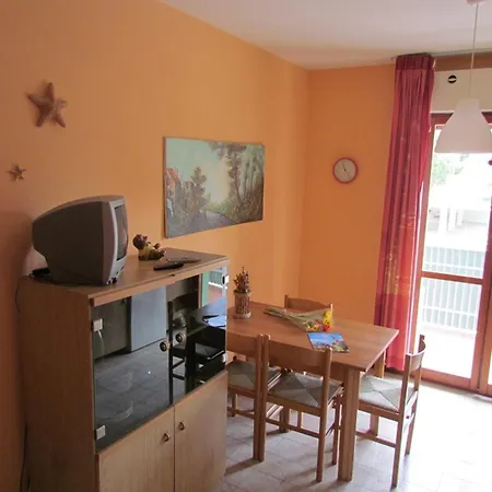 Homely Apartment With Shared Pools - Beahost Apartment *