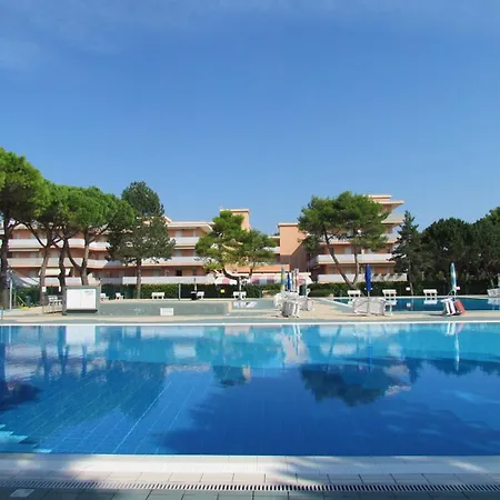 Homely Apartment With Shared Pools - Beahost Apartment
