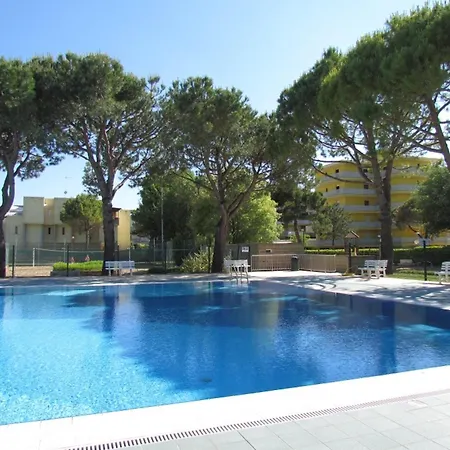 Homely Apartment With Shared Pools - Beahost Apartment